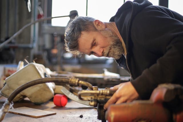 Proces wygrzewania wyrobów silikonowych w temperaturze 200 stopni przed zastosowaniem w kontakcie z żywnością